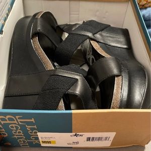 OTBT black wedges